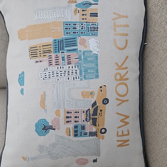 THRO STUDIO New York City Pillow  14" x 18" Gold & Silver Accents NWT - Picture 1 of 9
